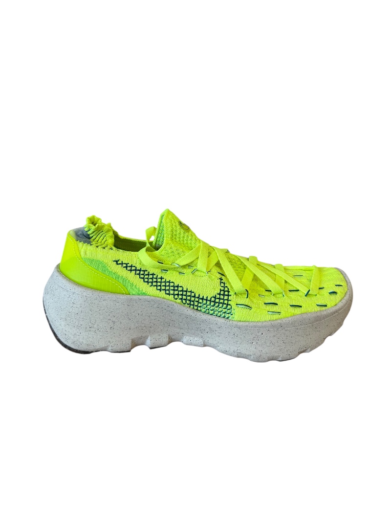 NIKE
